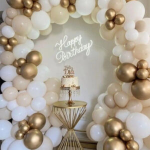 Krom Gold ve Beyaz Temalı Deniz Kumu Balon Seti – Şıklığın ve Zarafetin Birleşimi